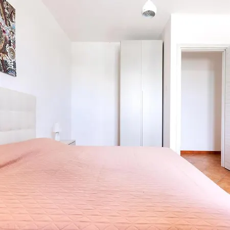 Residence La Grotta דירה *