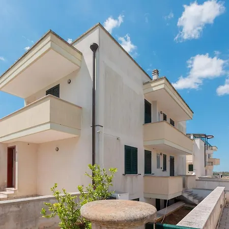 Residence La Grotta דירה